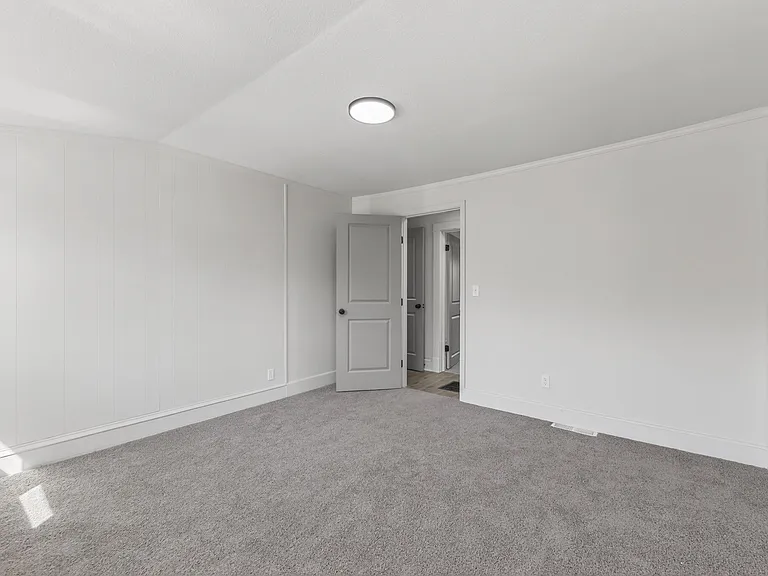 2711 Elmwood Ave — Photo 8