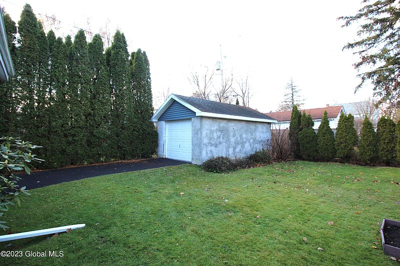 4th image of 41 Oakwood Street