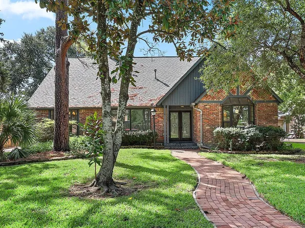 1326 Saxony Ln, Houston, TX 77058