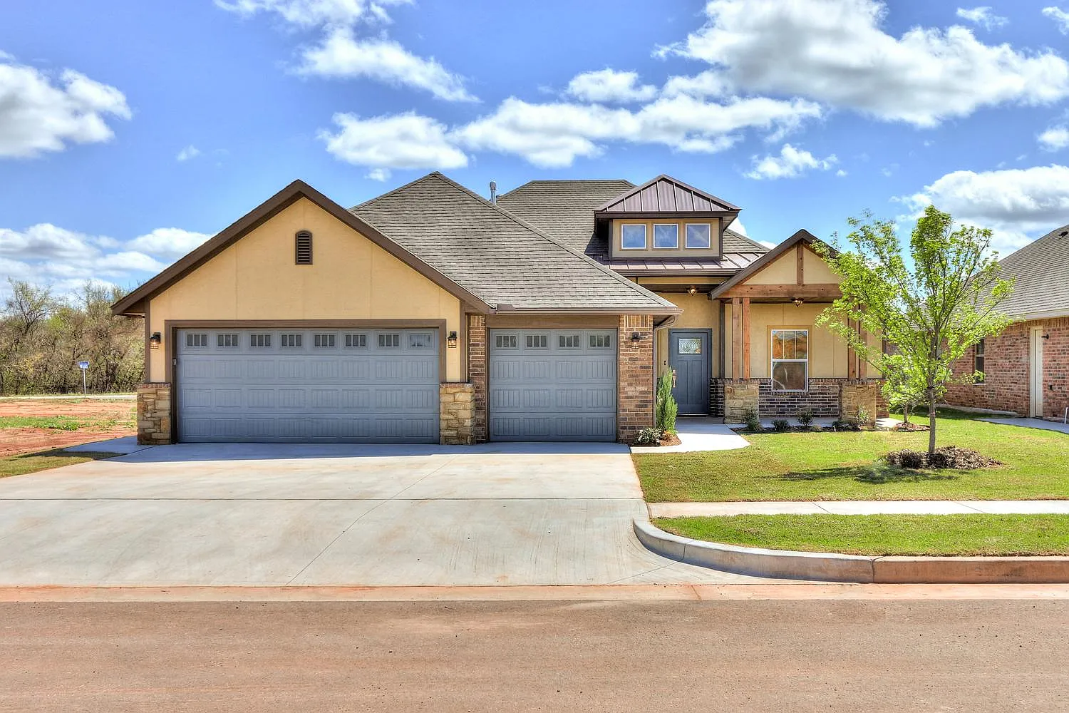 2812 Cedar Creek Dr — Photo 1