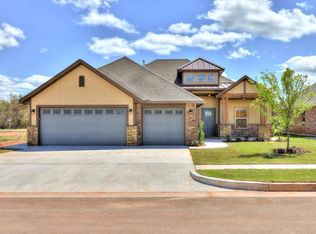 2812 Cedar Creek Dr, Moore, OK 73160