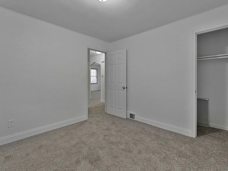 1539 Weston Ave — Photo 19