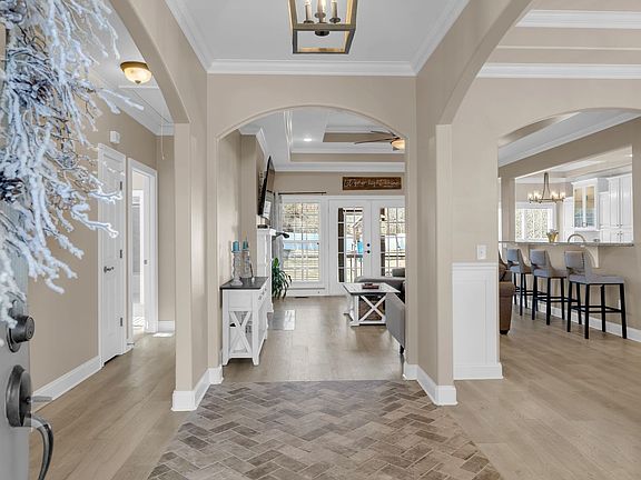 3rd image of 115 Stonewood Ct