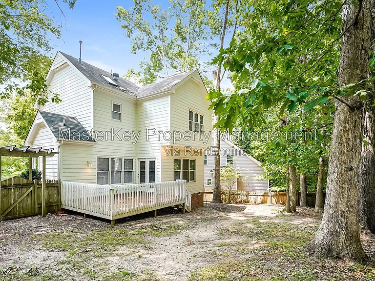 1600 Nesfield Pl — Photo 25