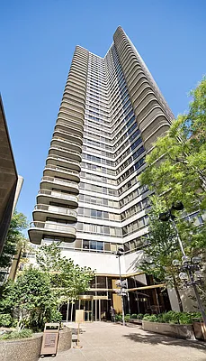 Sold by Luxus Manhattan Realty | media 8