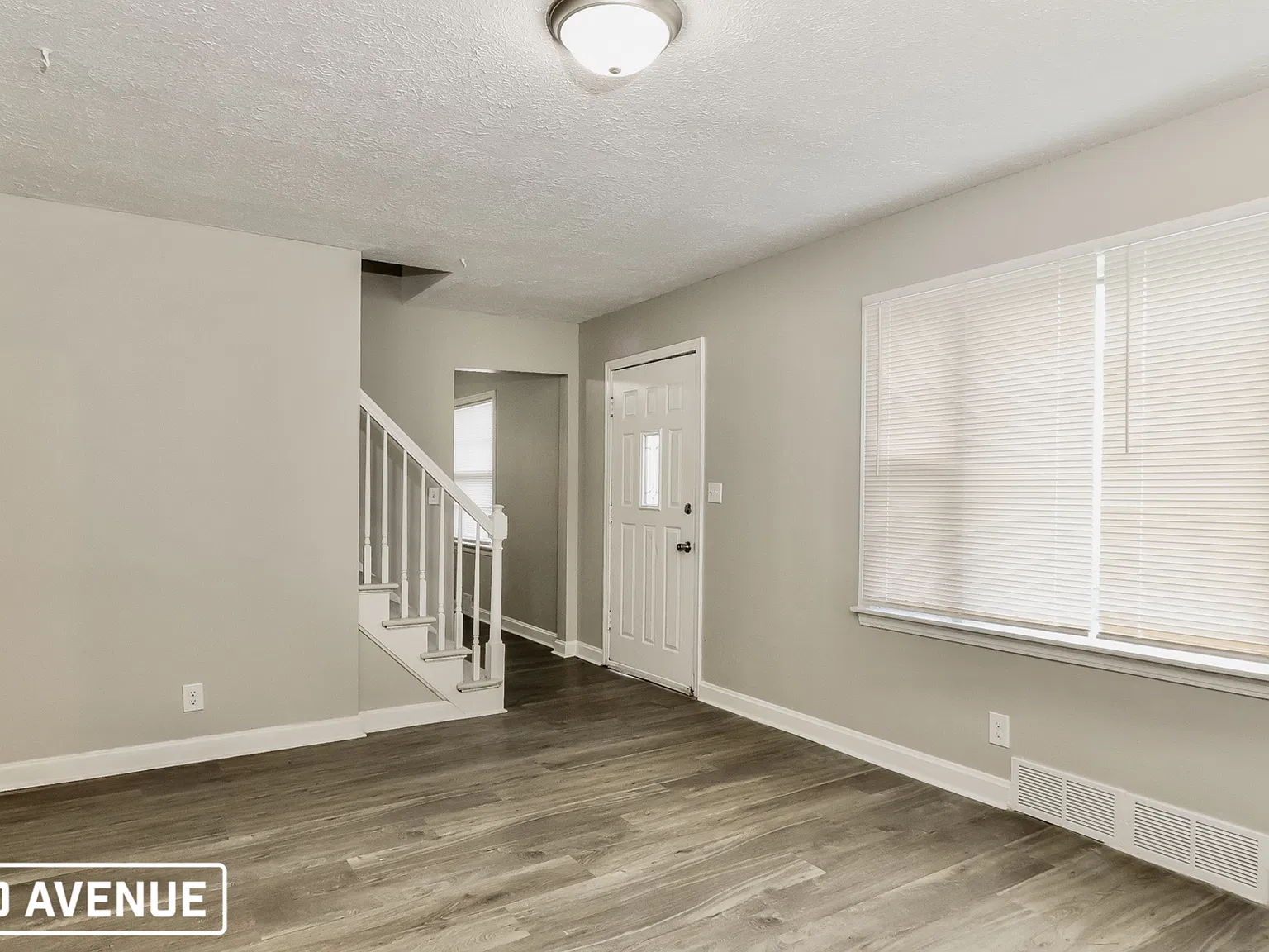 3 bed, 1.0 bath, 1244 sqft, $1,369 — Photo 3