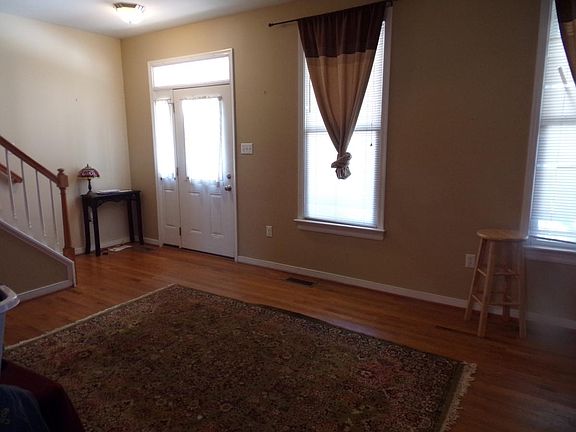 2nd image of 1008 W Clay St