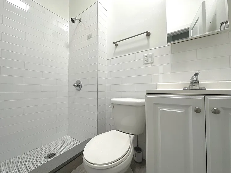 1005 Broadway #2 — Photo 11