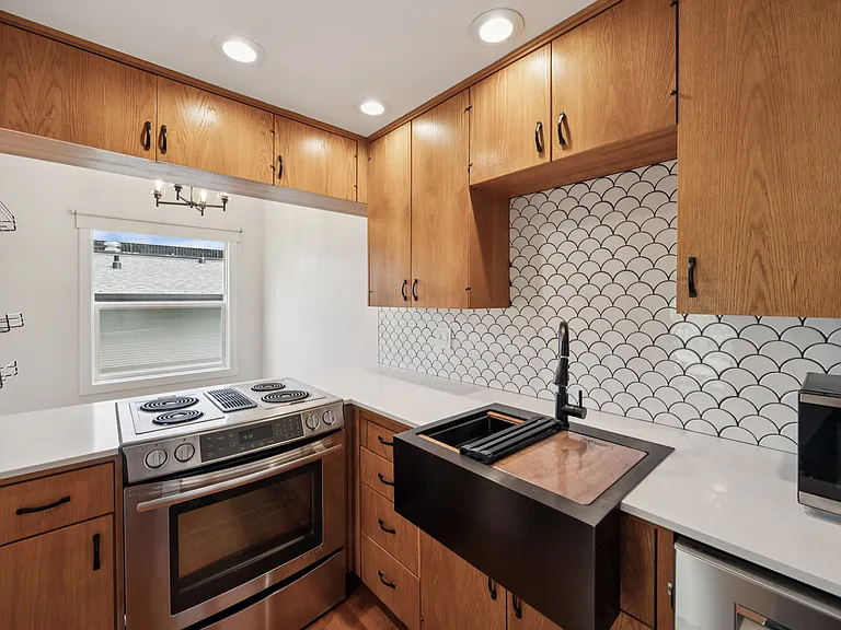 2474 NW Marshall St #B — Photo 9