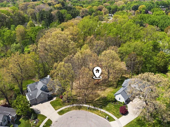 1435 Silver Creek Pl, Saint Joseph, MI 49085