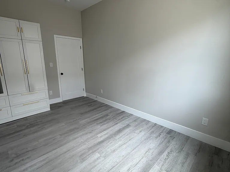 153 E 47th St #153 — Photo 26