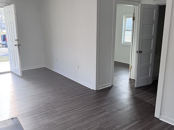 3rd image of 6026 Leitch St
