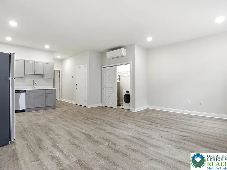 109 S Centre St #7 — Photo 2