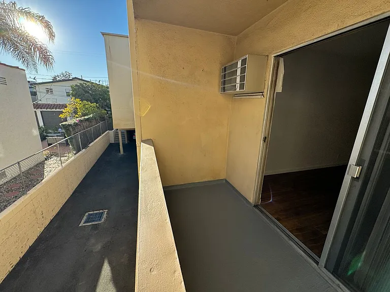 617 N Orange Dr — Photo 16