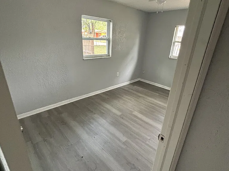 2436 Lilly St — Photo 15