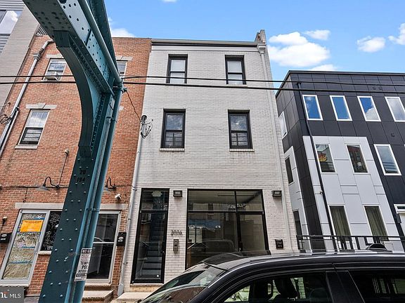 2nd image of 2006 N Front St