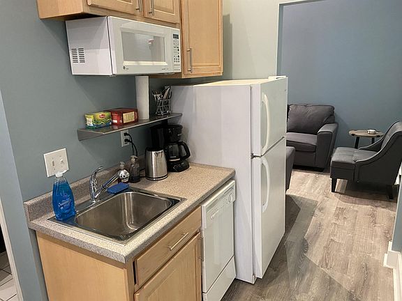 5th image of 323 W 5th St #1N-1