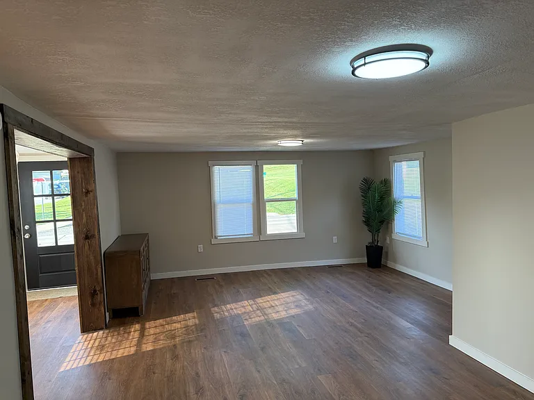 136 W Vine St — Photo 9