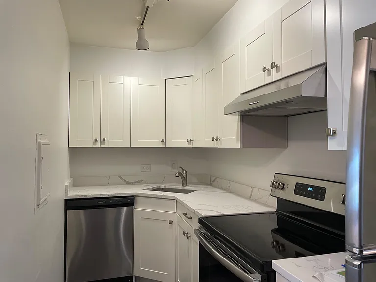 1950 Cherry Ln #114 — Photo 2