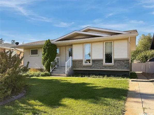2011 102nd STREET, North Battleford, SK S9A 1H8