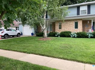 5217 Shorecrest Dr, Middleton, WI 53562