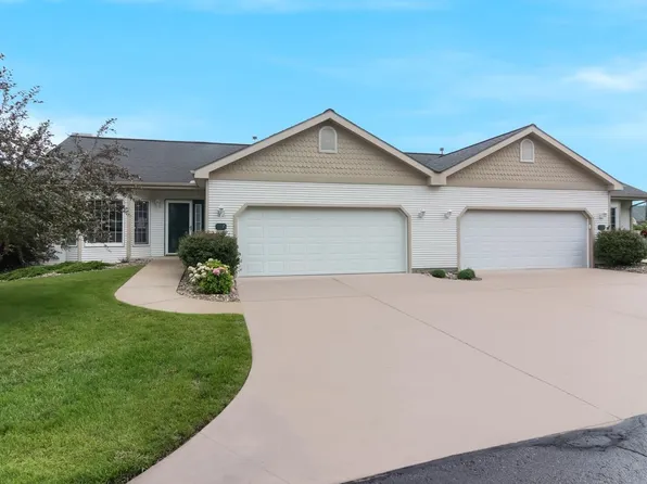 337 Golfview Ln, Elk Rapids, MI 49629