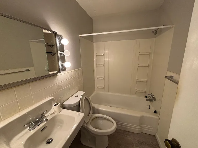 2580 Pitcairn Rd — Photo 3