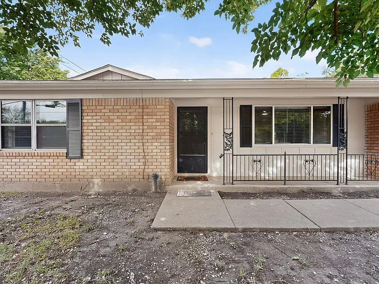 1016 Sproles Dr — Photo 7