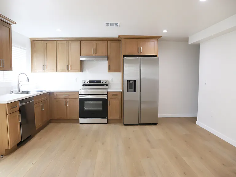 1839 Lowe St #1 — Photo 1
