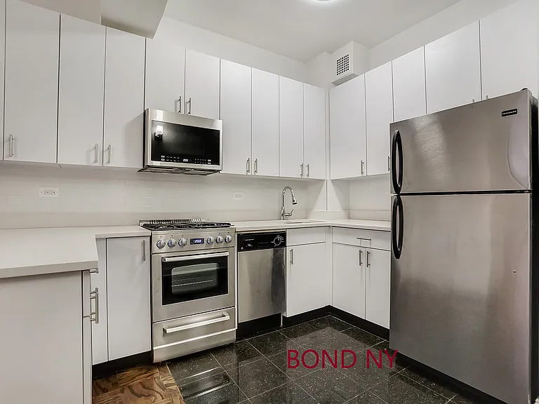 235 W 22nd St #2A — Photo 2