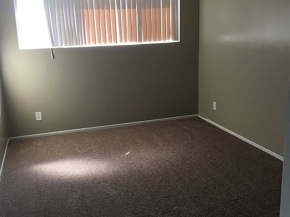 5th image of 819 W 165th Pl APT 4