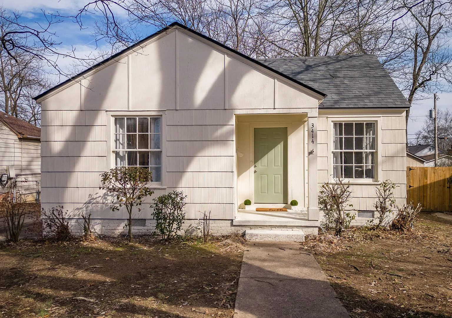 3 bed, 934 sqft, $2,300 — Photo 1