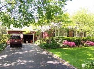 8 Berkley Pl, Smithtown, NY 11787