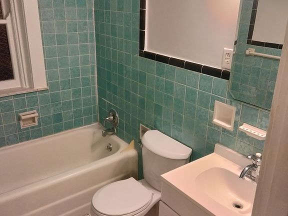 5th image of 985 Dana Ave APT A