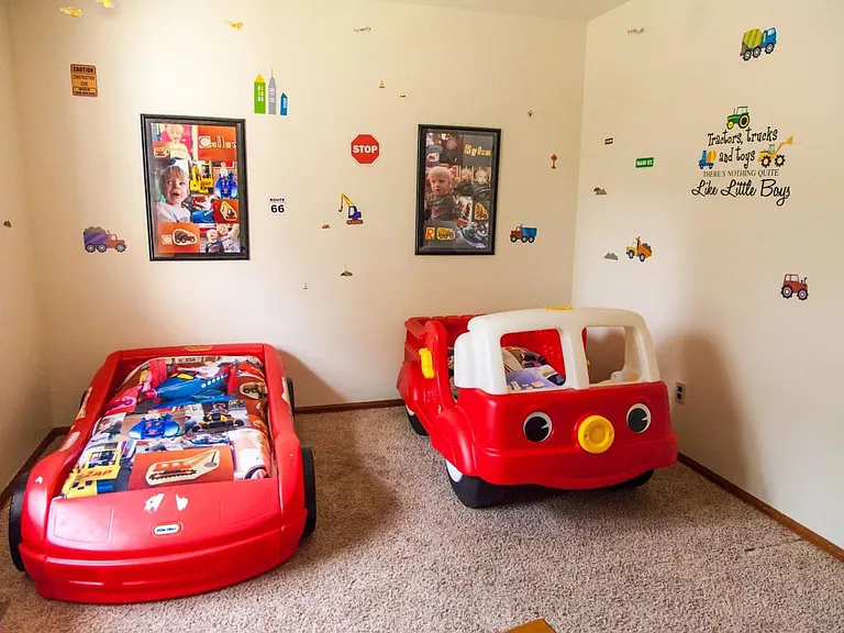 Car bedroom (can remove decals)