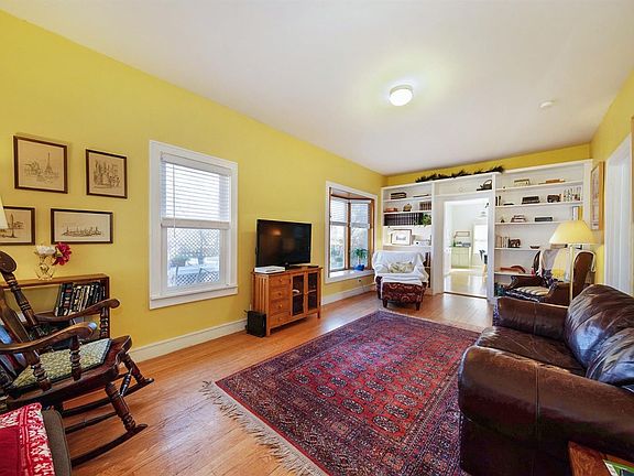 4th image of 1344 Marlborough Dr