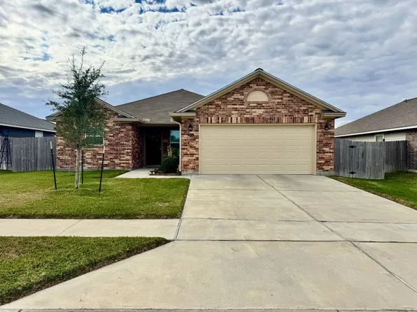 909 2nd St, Cuero, TX 77954