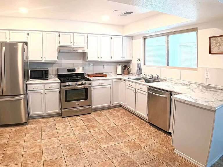 2550 Rosswood Dr SE — Photo 4