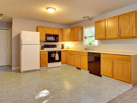 2nd image of 1315 Maderia Dr
