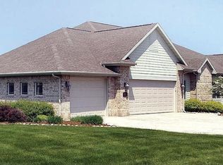 3226 W Villa Dr #30, Franklin, WI 53132