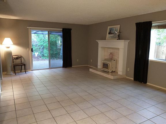 3rd image of 3122 Garden Cir #B