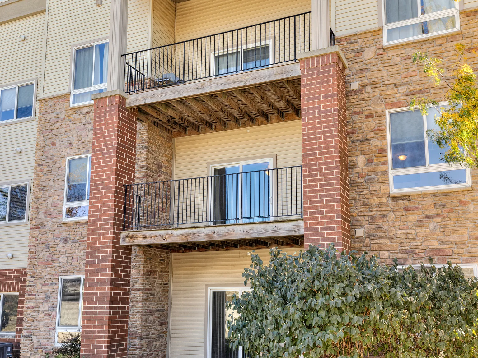 2 bed, 1185 sqft, $1,350 — Photo 3