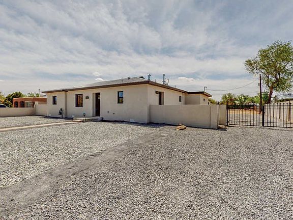 2nd image of 1112 La Luz Dr NW