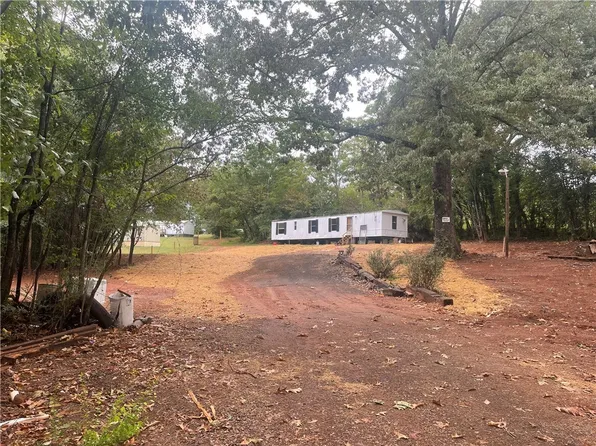 106 Fernwood Dr, West Union, SC 29696