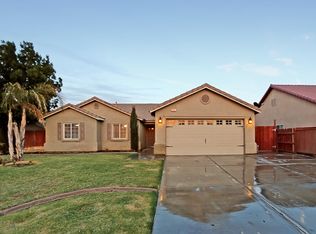 692 Crescent Ln, Lemoore, CA 93245