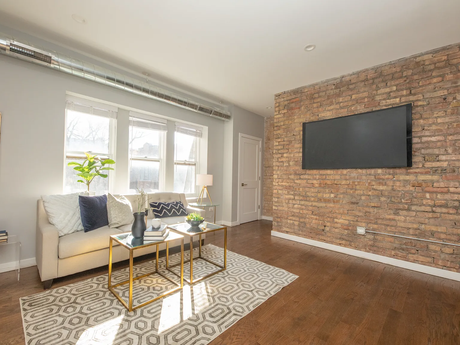 3 bed, 2.0 bath, 1500 sqft, $3,195 — Photo 3