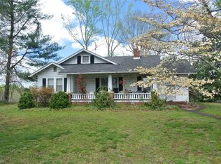 908 Community Building Rd, Pilot Mountain, NC 27041