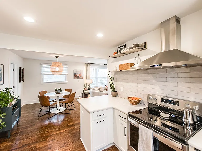 1003 Woods Lake Dr — Photo 19