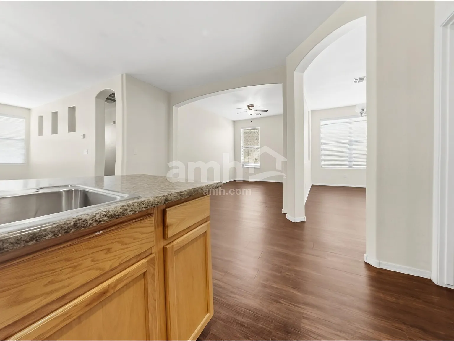 4 bed, 2.0 bath, 2348 sqft, $2,185 — Photo 4