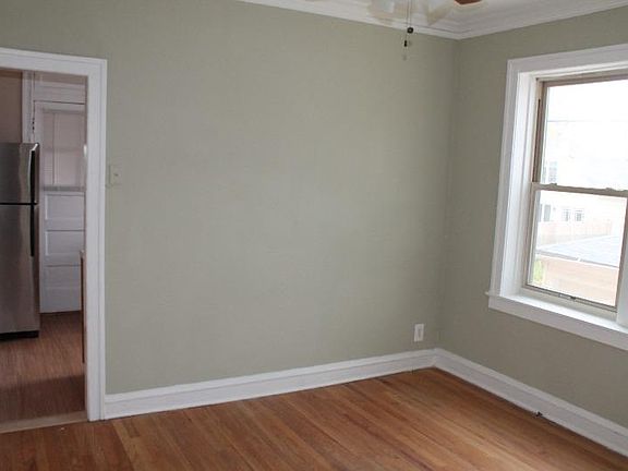 3rd image of 818 S Austin Blvd APT 3E